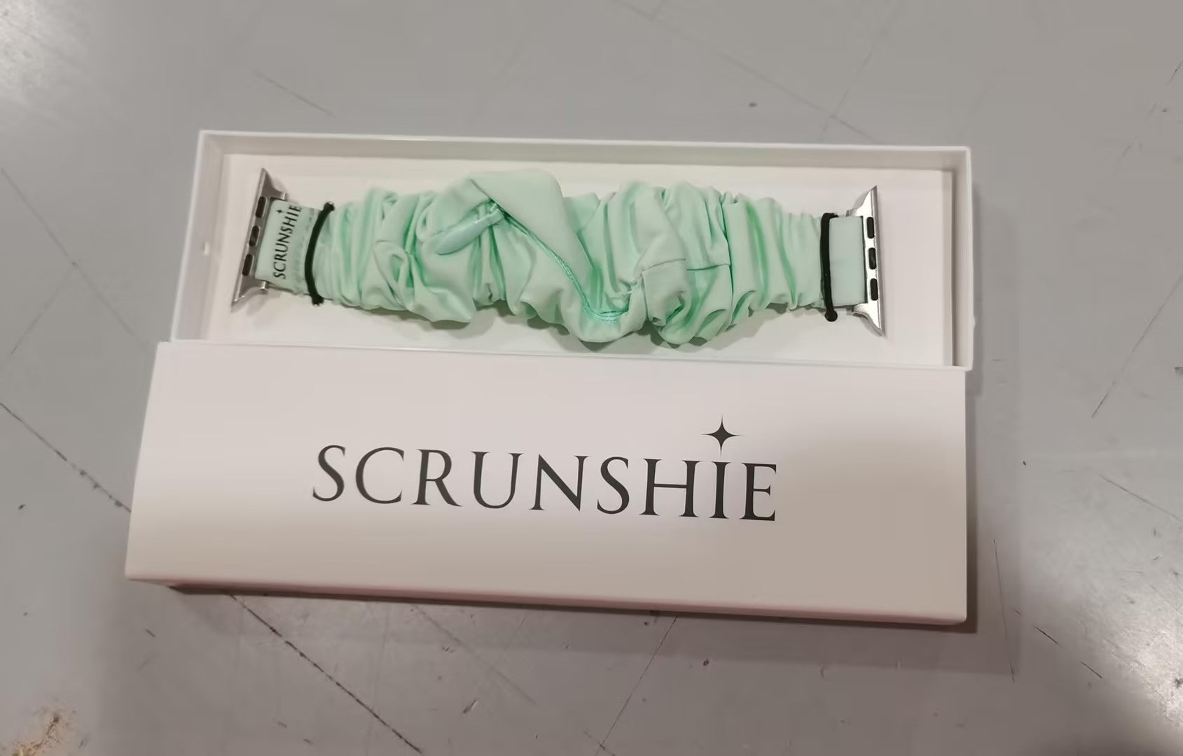 Scrunchie Watch with Hidden Zipper Pocket – Stylish Hair Tie Wristband with Secret Storage