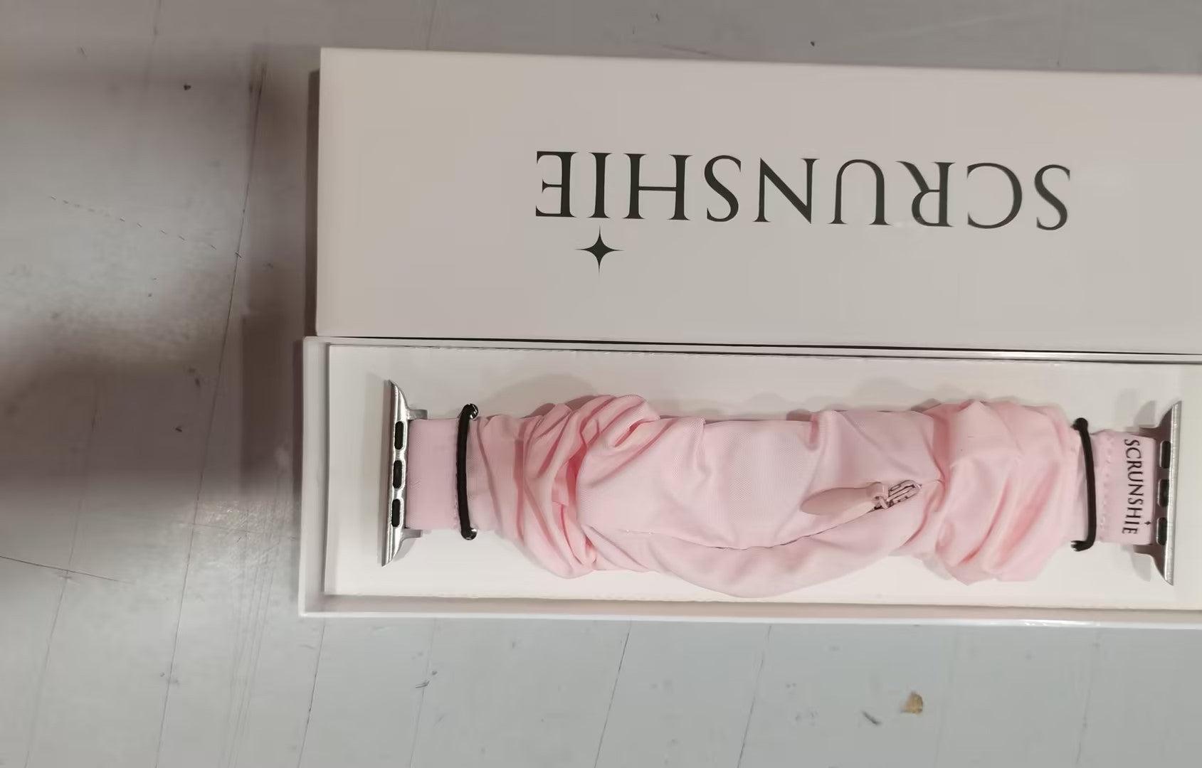 Scrunchie Watch with Hidden Zipper Pocket – Stylish Hair Tie Wristband with Secret Storage