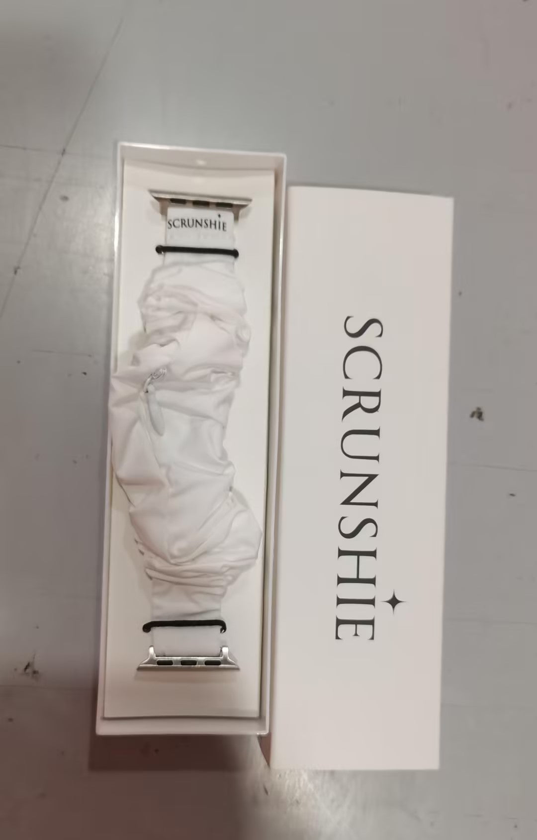 Scrunchie Watch with Hidden Zipper Pocket – Stylish Hair Tie Wristband with Secret Storage